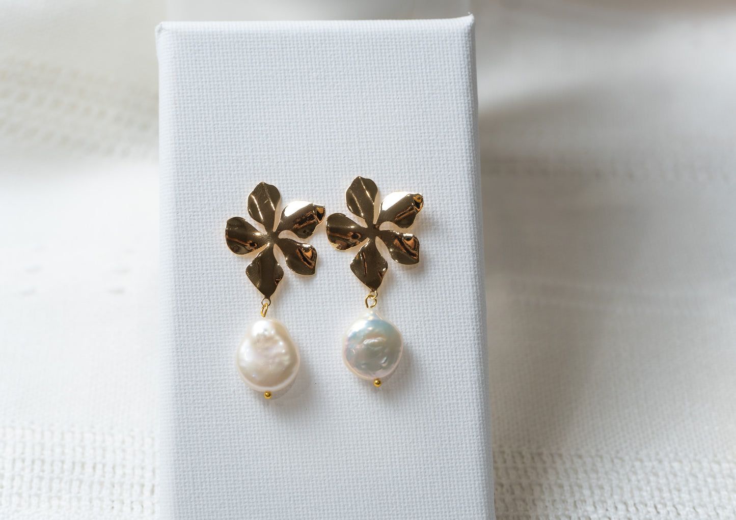 Twist Flower Pearl Earrings