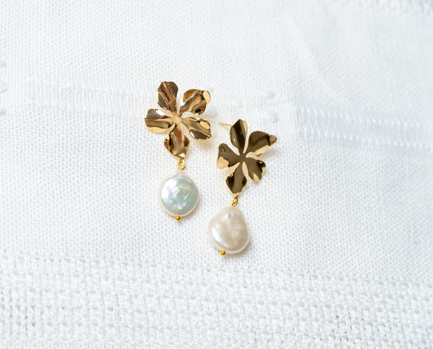 Twist Flower Pearl Earrings
