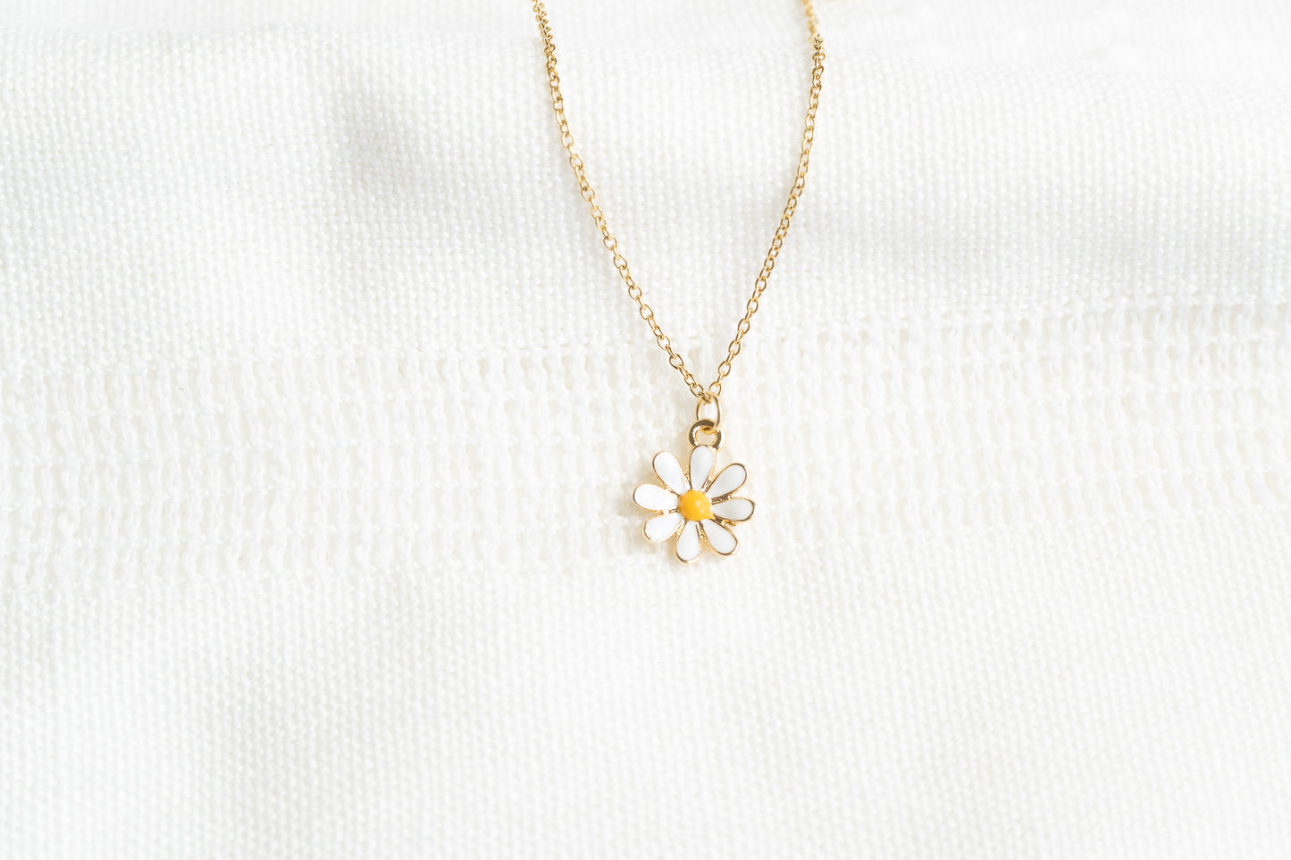 White Daisy Flower Necklace