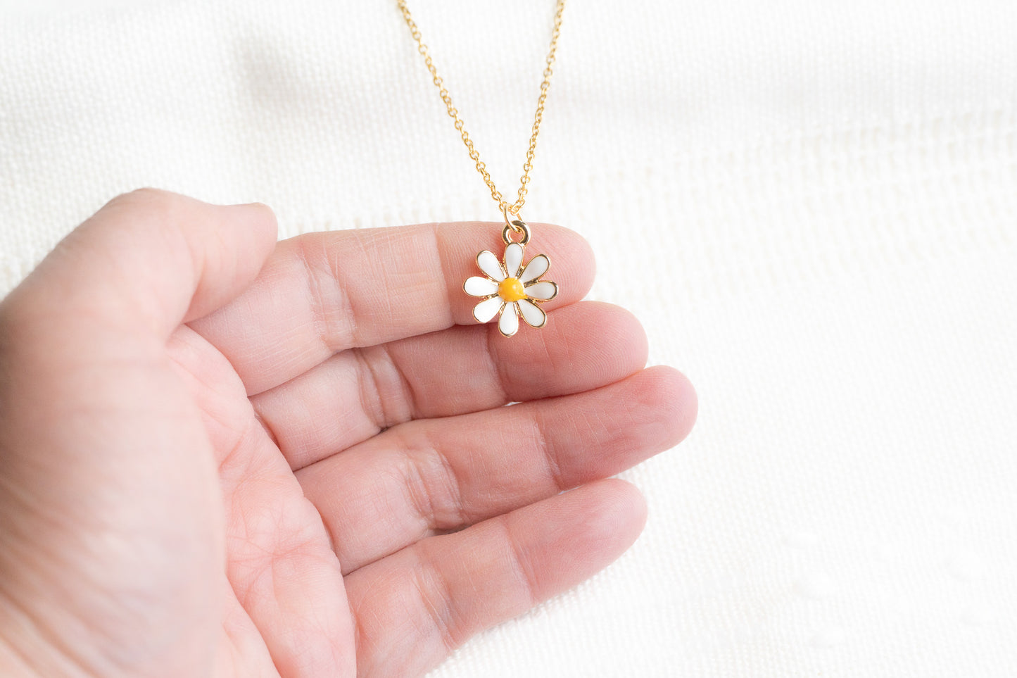 White Daisy Flower Necklace