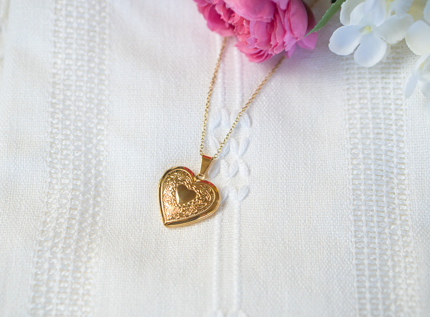 Gold Heart Locket Pendent Necklace