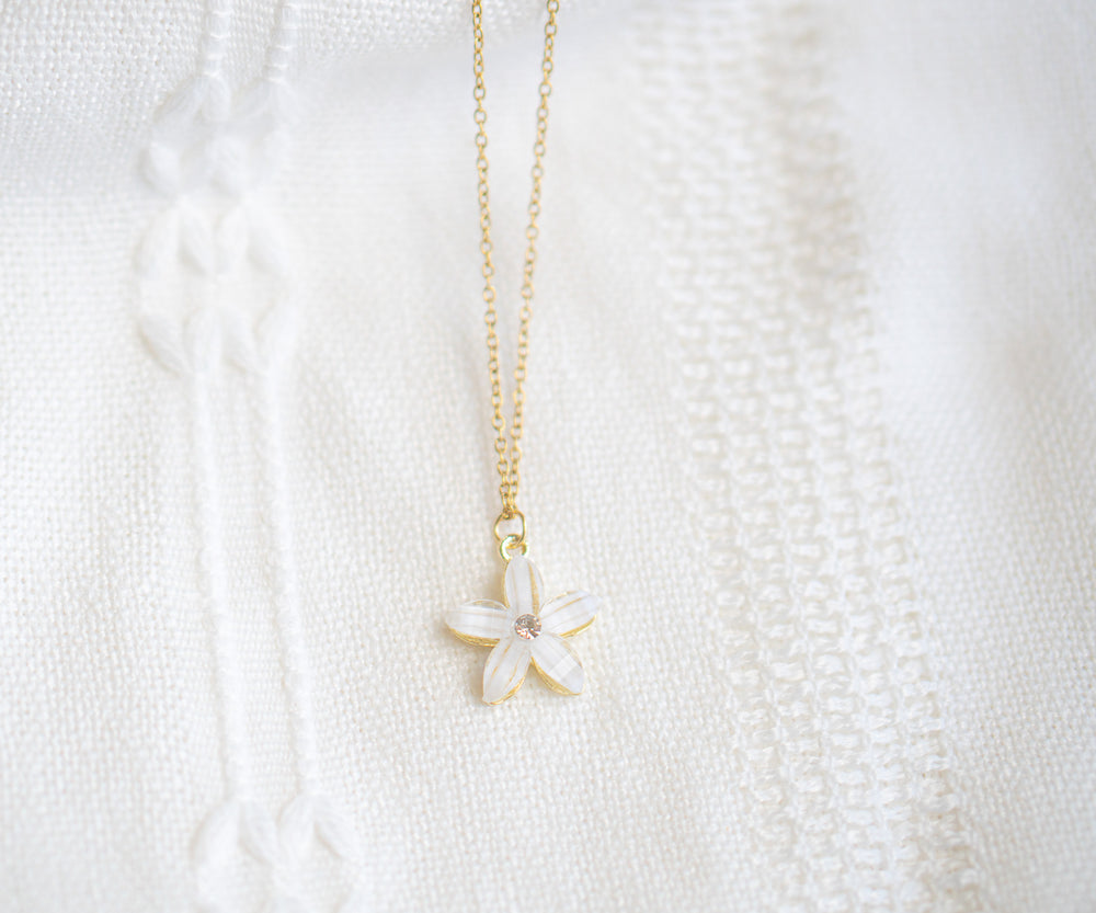 White flower Rhinestone Necklace