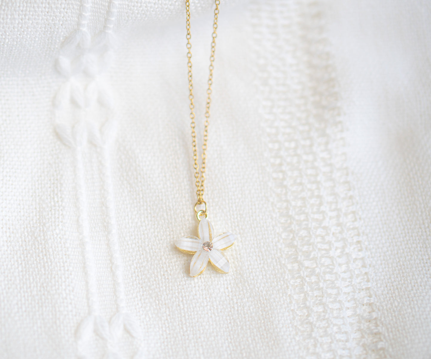 White flower Rhinestone Necklace