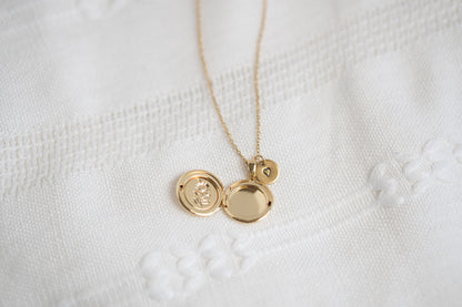 Flower Circle Locket Pendent necklace