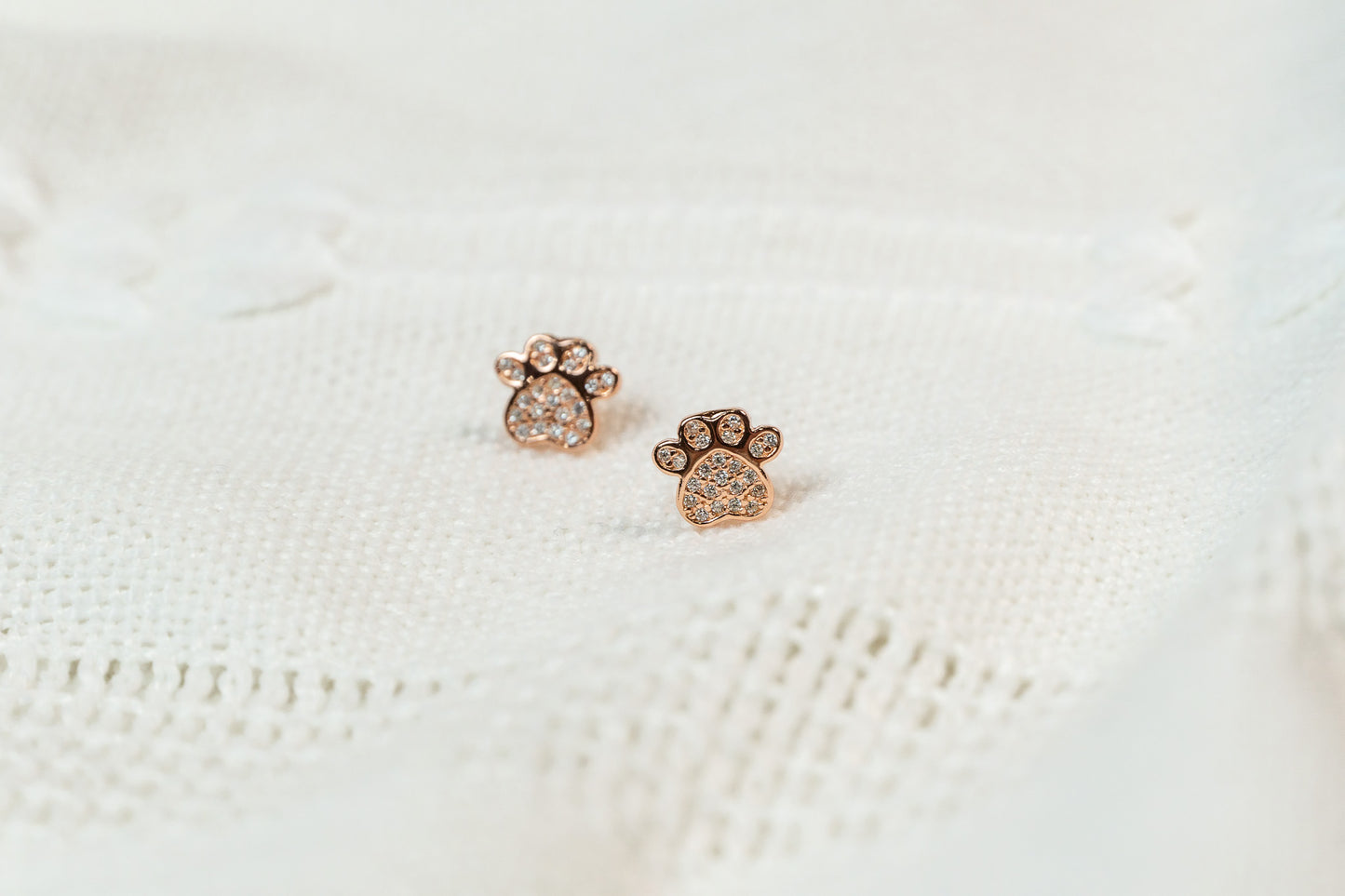 Sparkling Dog Paw Stud