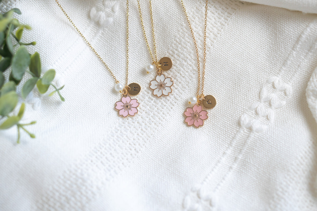 Flower Charm with Pearl Necklace – Hannaschoice20