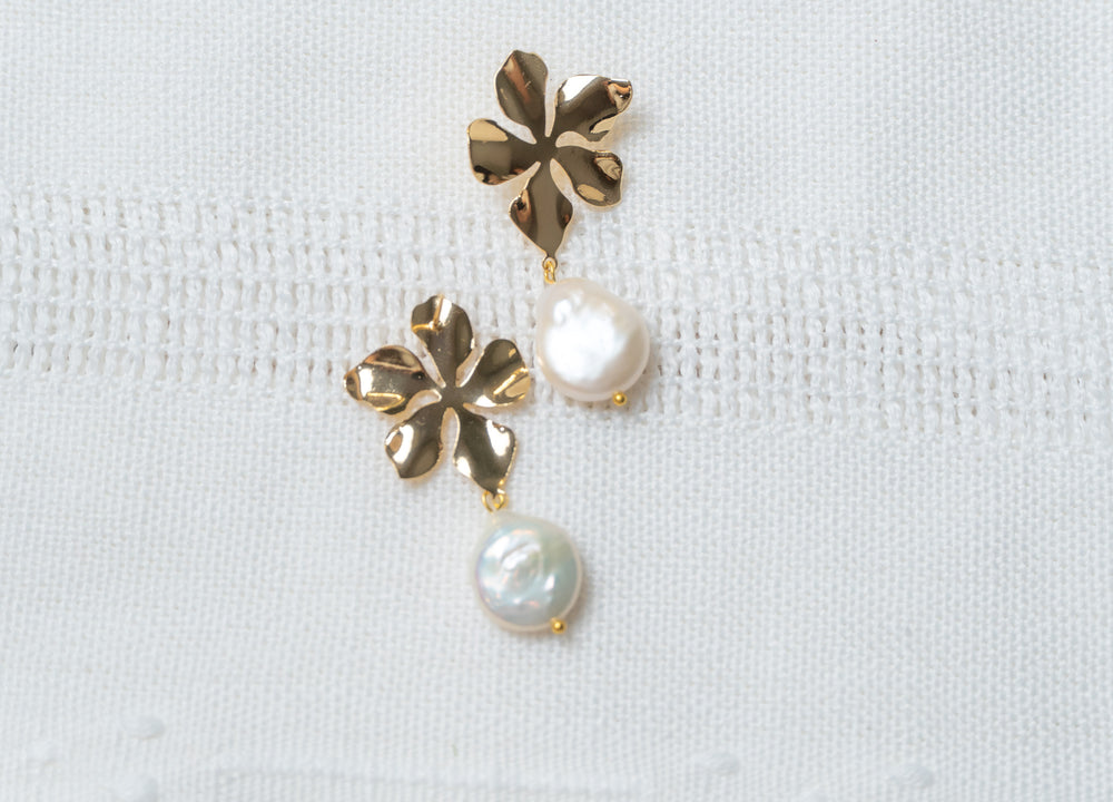 Twist Flower Pearl Earrings