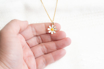 White Daisy Flower Necklace