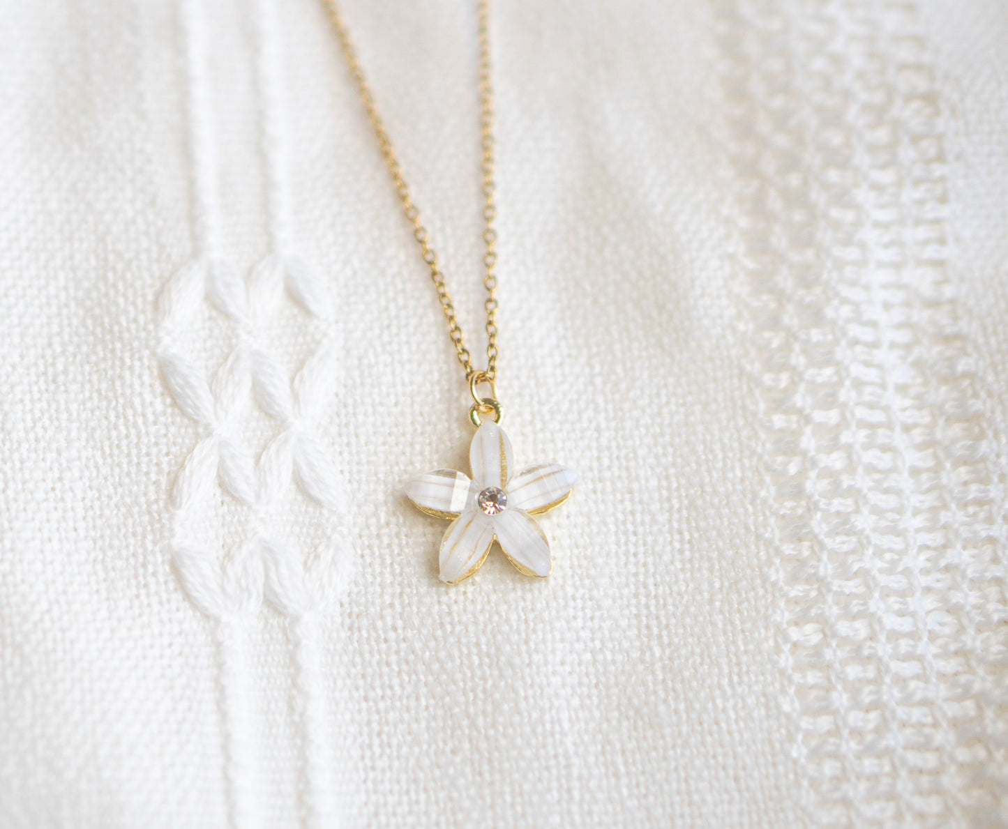 White flower Rhinestone Necklace