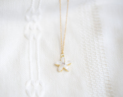 White flower Rhinestone Necklace