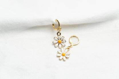 Spring Daisy Flower Earrings
