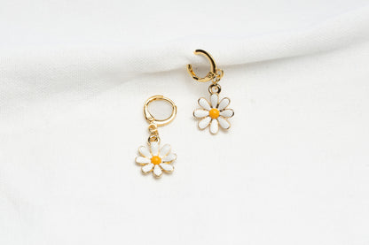 Spring Daisy Flower Earrings