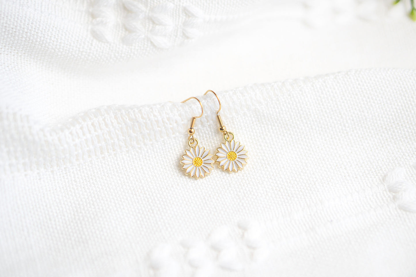 Spring Daisy Flower Earrings