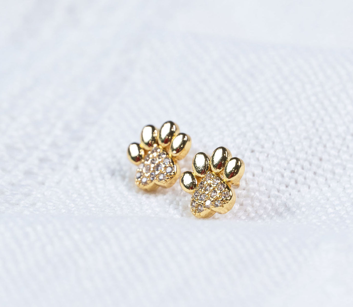 Dainty Dog Paw Stud