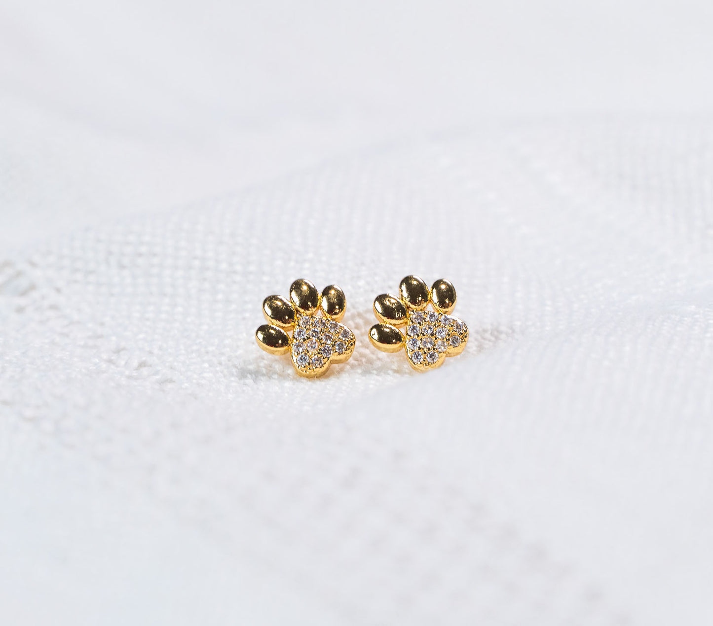 Dainty Dog Paw Stud