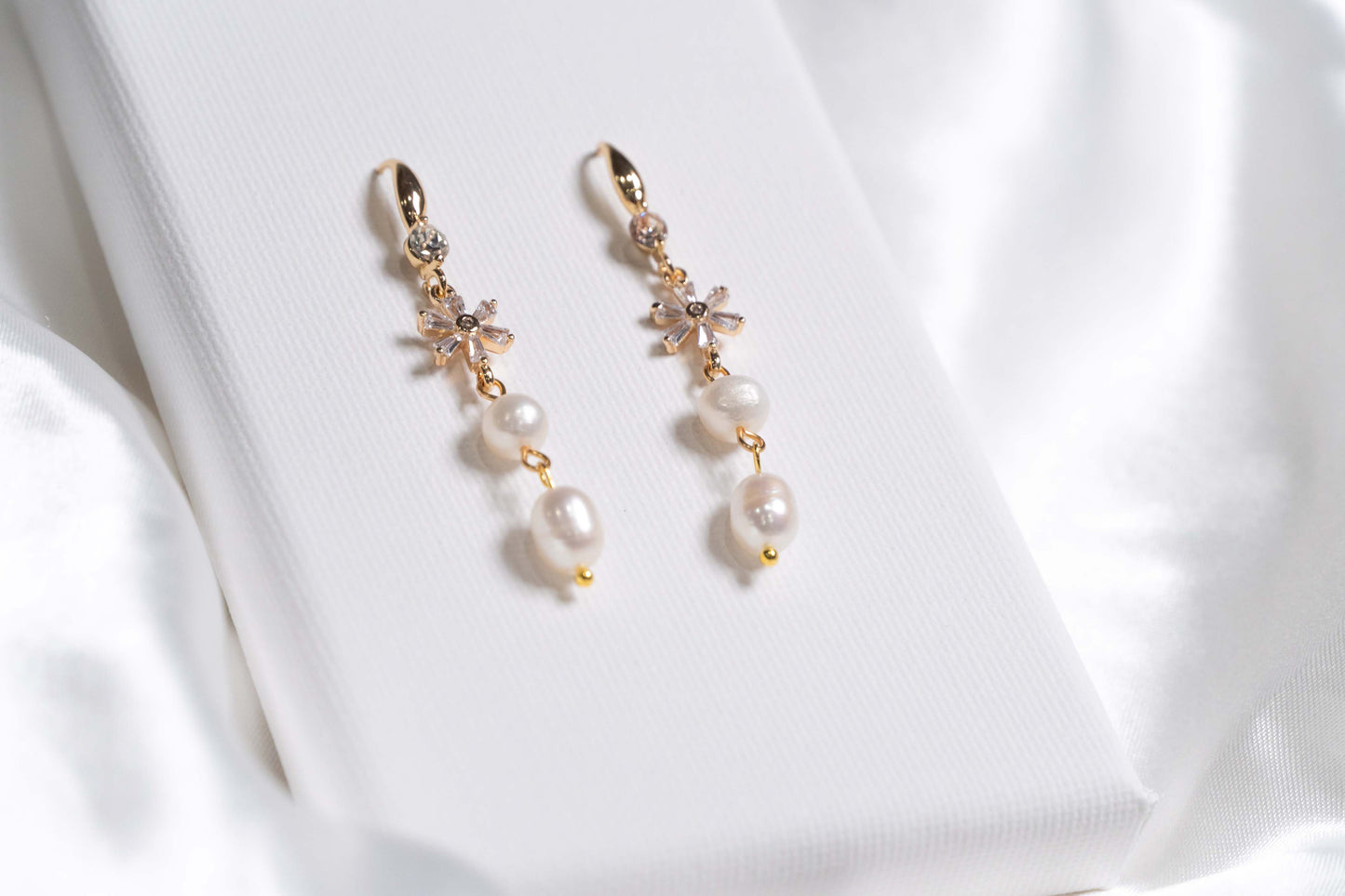 Flower zirconia Pearl Drop earrings