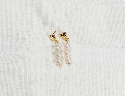 Heart Stud Three Pearls Earrings