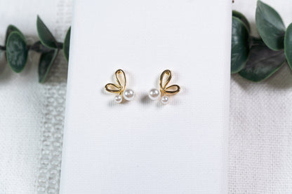 Cute Dainty Pearl Stud